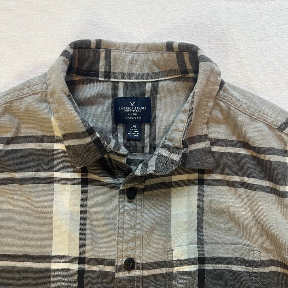 American Eagle Men's Grey Flannel Button Up Classic Fit‎ Size Large - Picture 2 of 8
